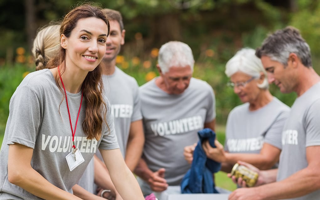 18_0928_RESEARCHANDTRENDS_Understanding the Connection Between Giving and Volunteering_1021x640