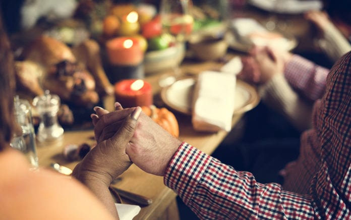 18_1123_EVANGELISM_Reaching Out to Non-Believers this Holiday Season_1021x640