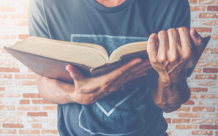19_0128_DISCIPLESHIP_How Personal Application Can Derail Your Bible Reading_1021x640