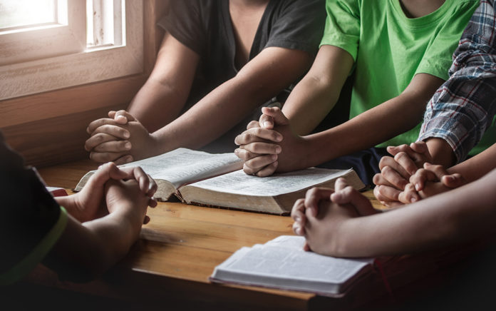 19_1118_ LEADERSHIP_How to Build Your Personal Prayer Team_1021x640