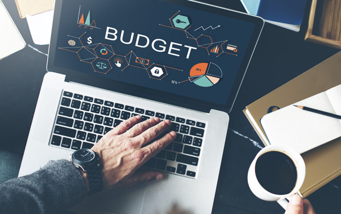 20_0805_LEADERSHIP_Pivoting Your Church Budget_1021x640