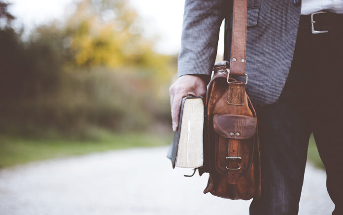 21-MJ_LEADERSHIP_StaffingAndTeams_How NOT to Be an Unintentional Interim Pastor_1021x640