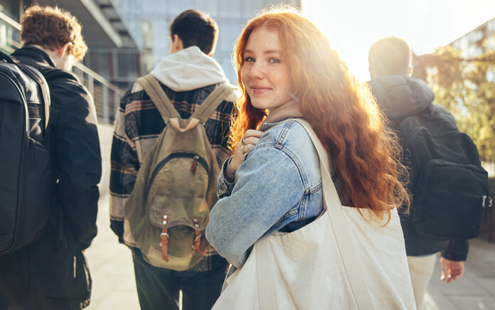 22_1124_EVANGELISM_6 Surprising Ways Evangelism Helps Teenagers Mature_1021x640 (1)