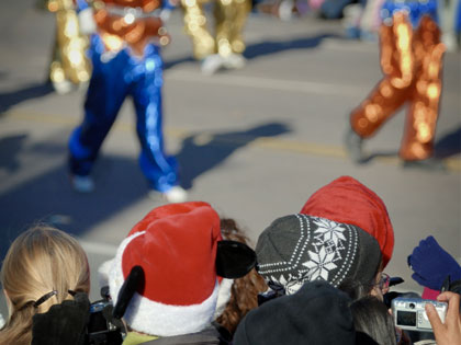 /12Ideas_Xmas_Parade_1121_512710346.jpg