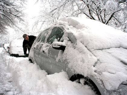 /13Ideas_Rescue_Cars_Stuck_in_Snow_1107_240666854.jpg